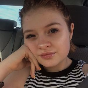 Meet your Posher, Carmela